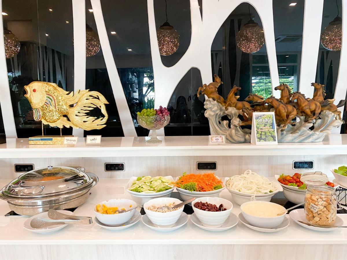 Grand Hill Resort And Spa Nakhon Szavan Kültér fotó
