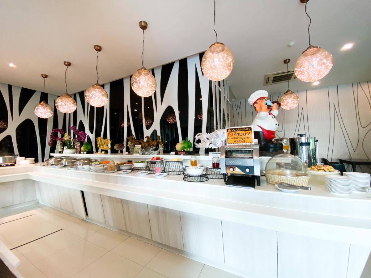 Grand Hill Resort And Spa Nakhon Szavan Kültér fotó