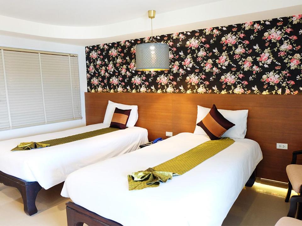 Grand Hill Resort And Spa Nakhon Szavan Kültér fotó