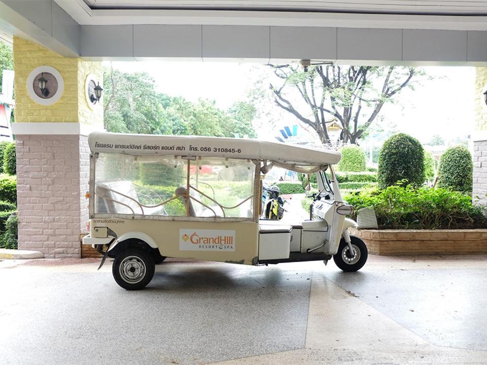 Grand Hill Resort And Spa Nakhon Szavan Kültér fotó