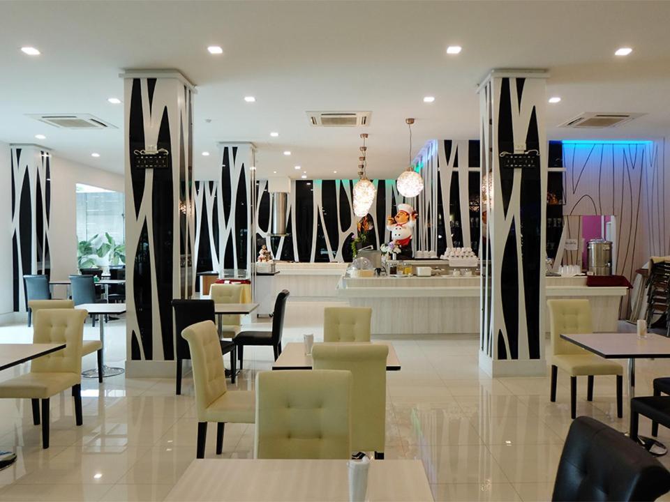 Grand Hill Resort And Spa Nakhon Szavan Kültér fotó
