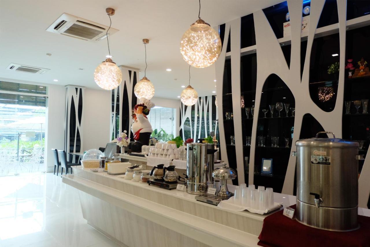 Grand Hill Resort And Spa Nakhon Szavan Kültér fotó