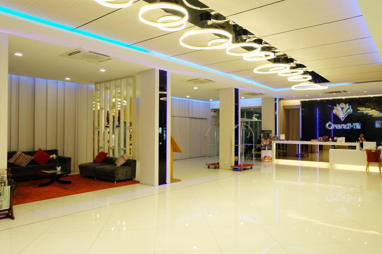 Grand Hill Resort And Spa Nakhon Szavan Kültér fotó