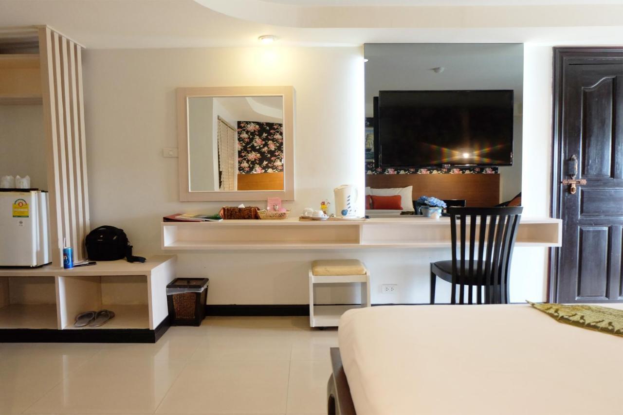 Grand Hill Resort And Spa Nakhon Szavan Kültér fotó