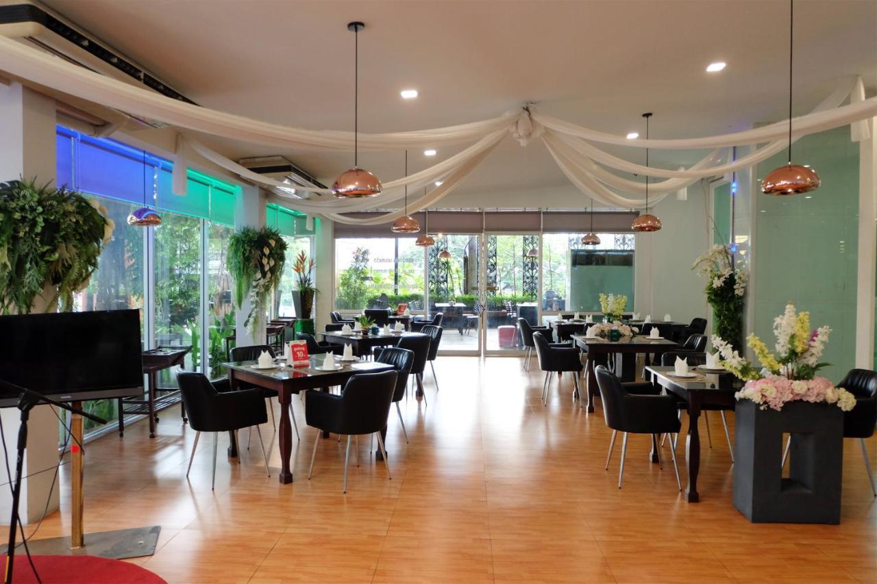 Grand Hill Resort And Spa Nakhon Szavan Kültér fotó