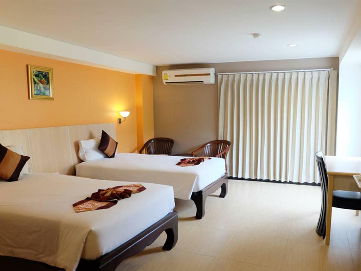 Grand Hill Resort And Spa Nakhon Szavan Kültér fotó